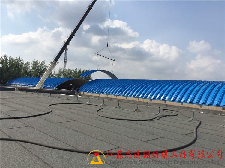 濰坊馳騁實(shí)業(yè)有限公司拱形屋頂工程濰坊馳騁實(shí)業(yè)有限公司拱形屋頂施工現(xiàn)場(chǎng)