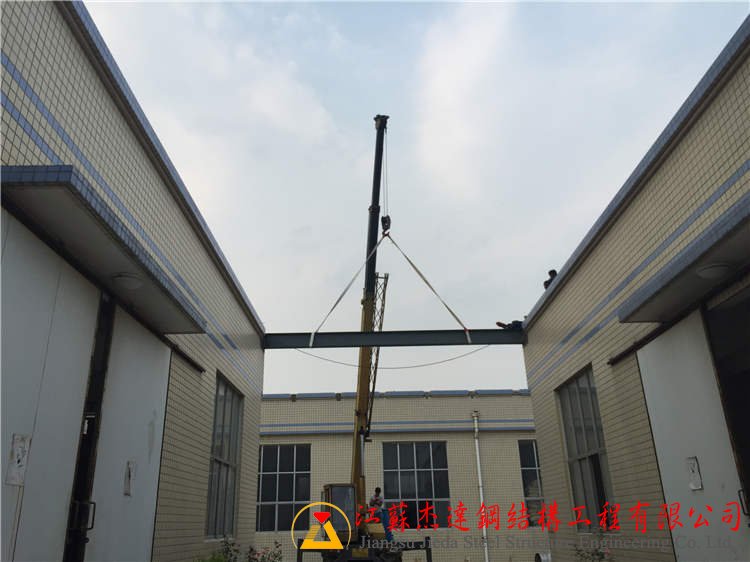 濰坊恒力新型建材有限公司拱形屋頂安裝工程濰坊恒力新型建材有限公司拱形屋頂施工現(xiàn)場(chǎng)
