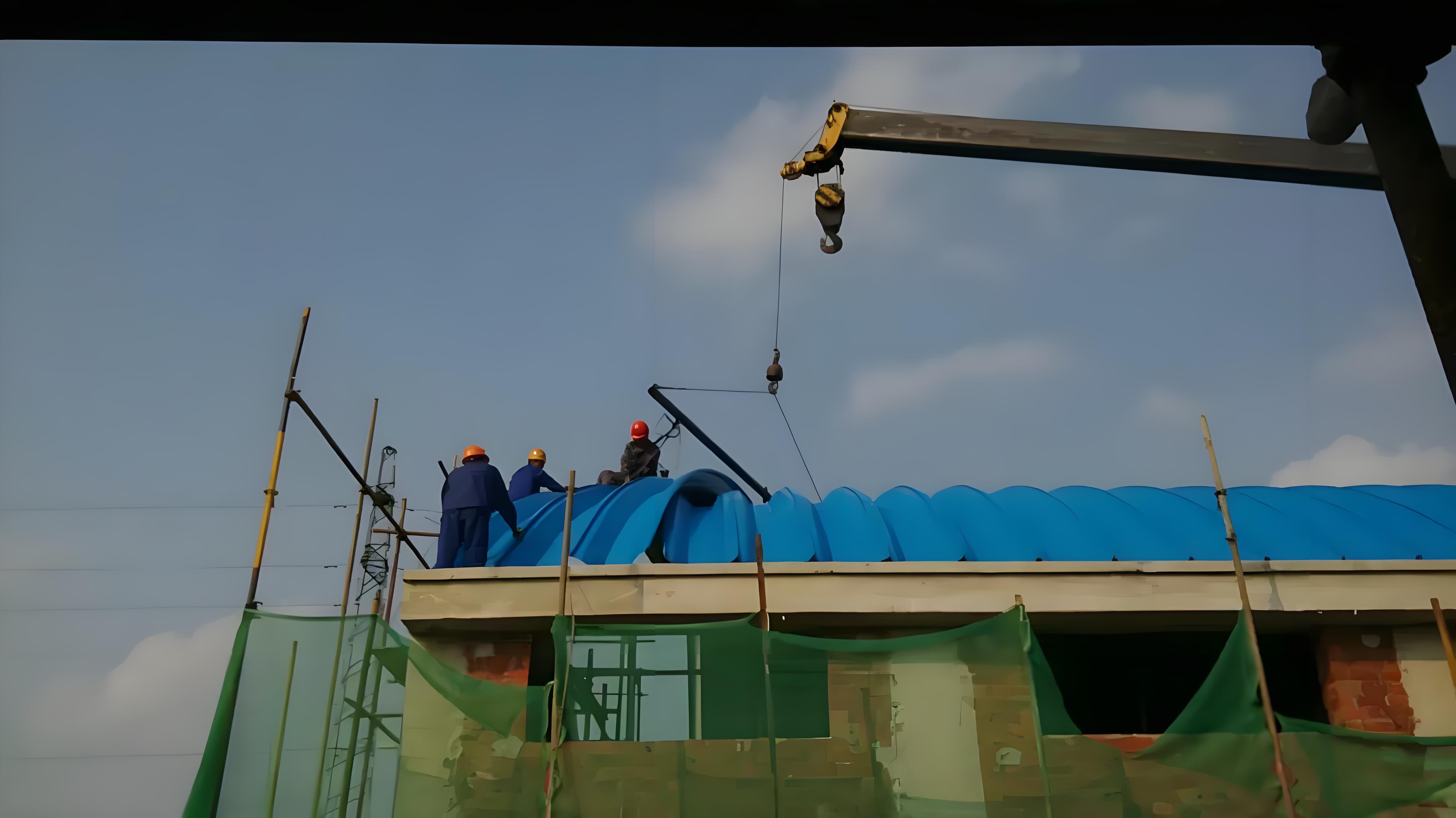阜寧安勤化學化工廠拱形屋面建設工程安勤化學金屬波紋拱型屋頂施工現(xiàn)場