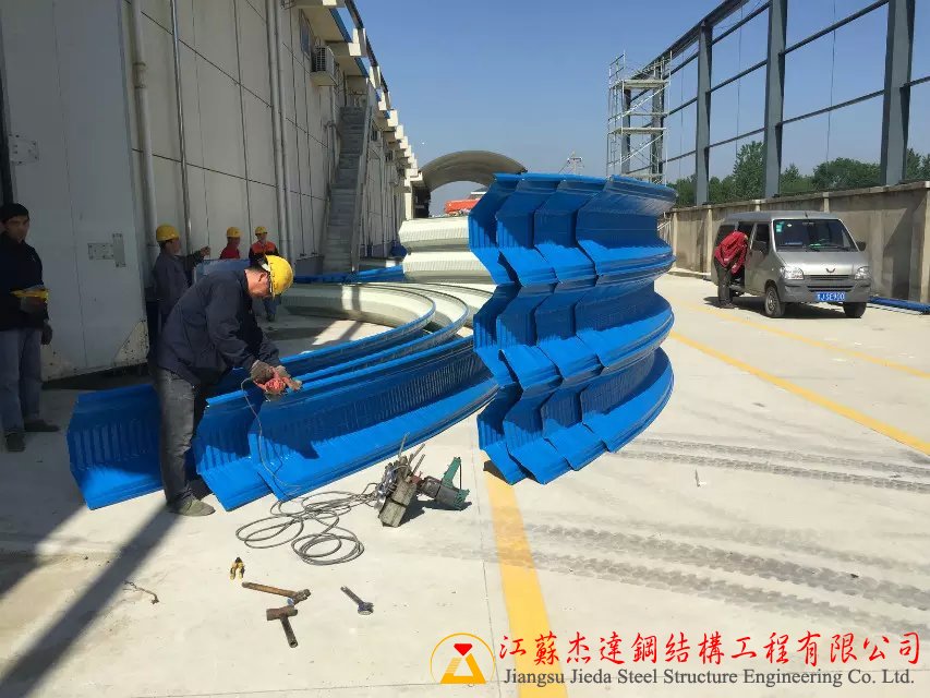 鹽城市禾豐糧庫拱形屋頂工程糧庫拱形屋頂施工現(xiàn)場
