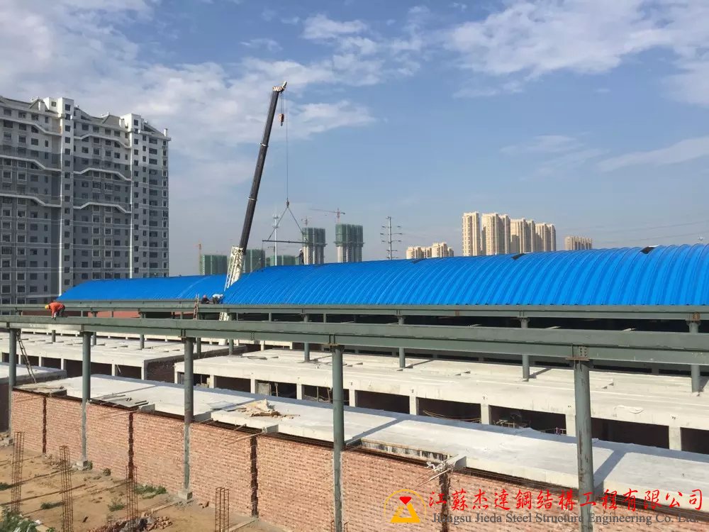 山東濰坊農(nóng)貿(mào)市場拱形屋頂工程山東濰坊農(nóng)貿(mào)市場拱形屋頂工程