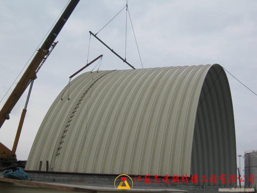 山東巨野軍昌化工拱形屋頂施工項(xiàng)目山東巨野軍昌化工拱形屋頂施工現(xiàn)場(chǎng)